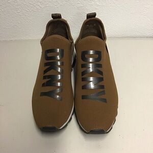 DKNY Women Slip-On Knit Sneaker in Brown size 8,5